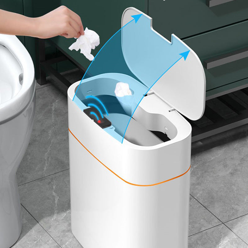 Fast Induction Smart Trash Bin: Demonstrated here is a white touchless trash can with a 0.3-second fast induction feature, perfect for quick and effortless waste disposal.